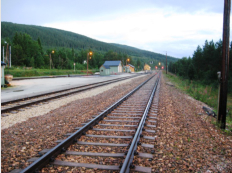 Majavatn liegt etwa 250 Kilometer nrdlich von Trondheim.an der E6 und besteht aus einer handvoll Huser.