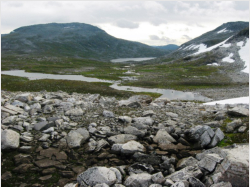 Der Pass nrdlich des Jitnemenjaure liegt auf etwa 1000 Meter Hhe