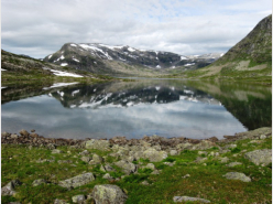 Spiegelung im Sre Biseggvatnet