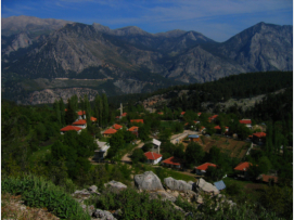 Die Huser von Hısarandır in Sichtweite