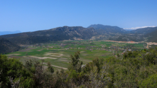 Blick hinunter auf die Hochebene von Bezirgan