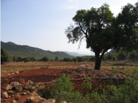 alte Zisterne auf der Hochebene zwischen Aperlai und agiz