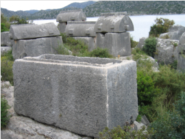 Steinsarkophage nahe der Akropolis bei ağız