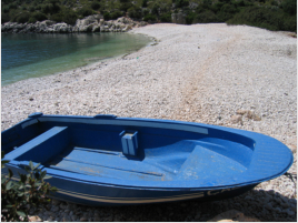 Der kleine Kiesstrand akıl Plajı ldt zum Baden ein