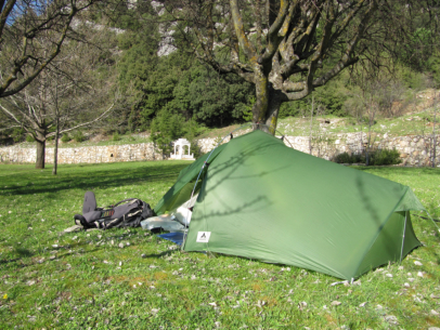 Zelten am Picknickplatz vor Serpil Ky