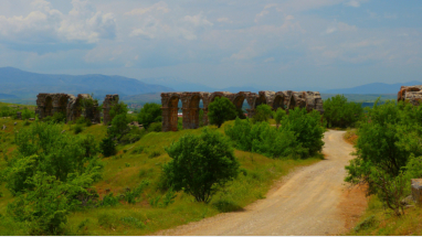 Das Akquädukt von Antioch in Pisidia passiert man kurz vor Yalvaç.