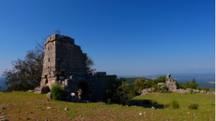 Aussichtsreiche Lage bei den Ruinen von Pednelissos