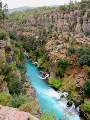 Unmittelbar am Start der Etappe hat man einen grandiosen Blick in den Kprl Canyon.